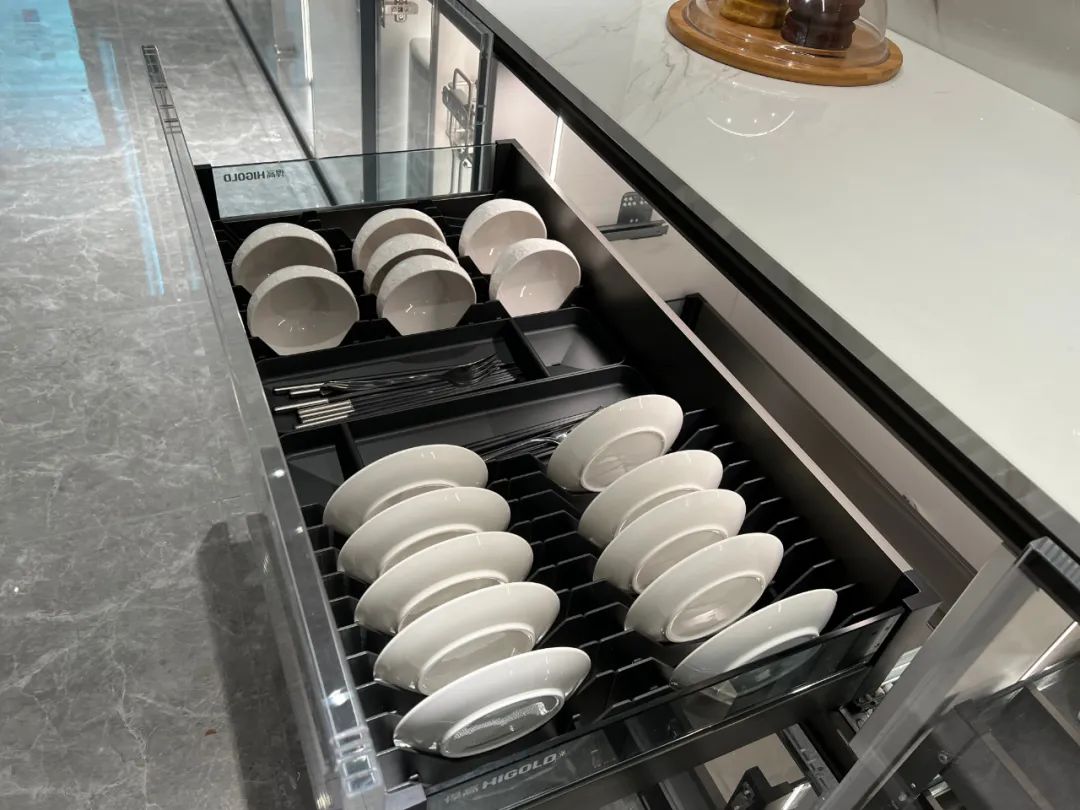 一體化抽屜拉籃，適合碗筷餐具收納
